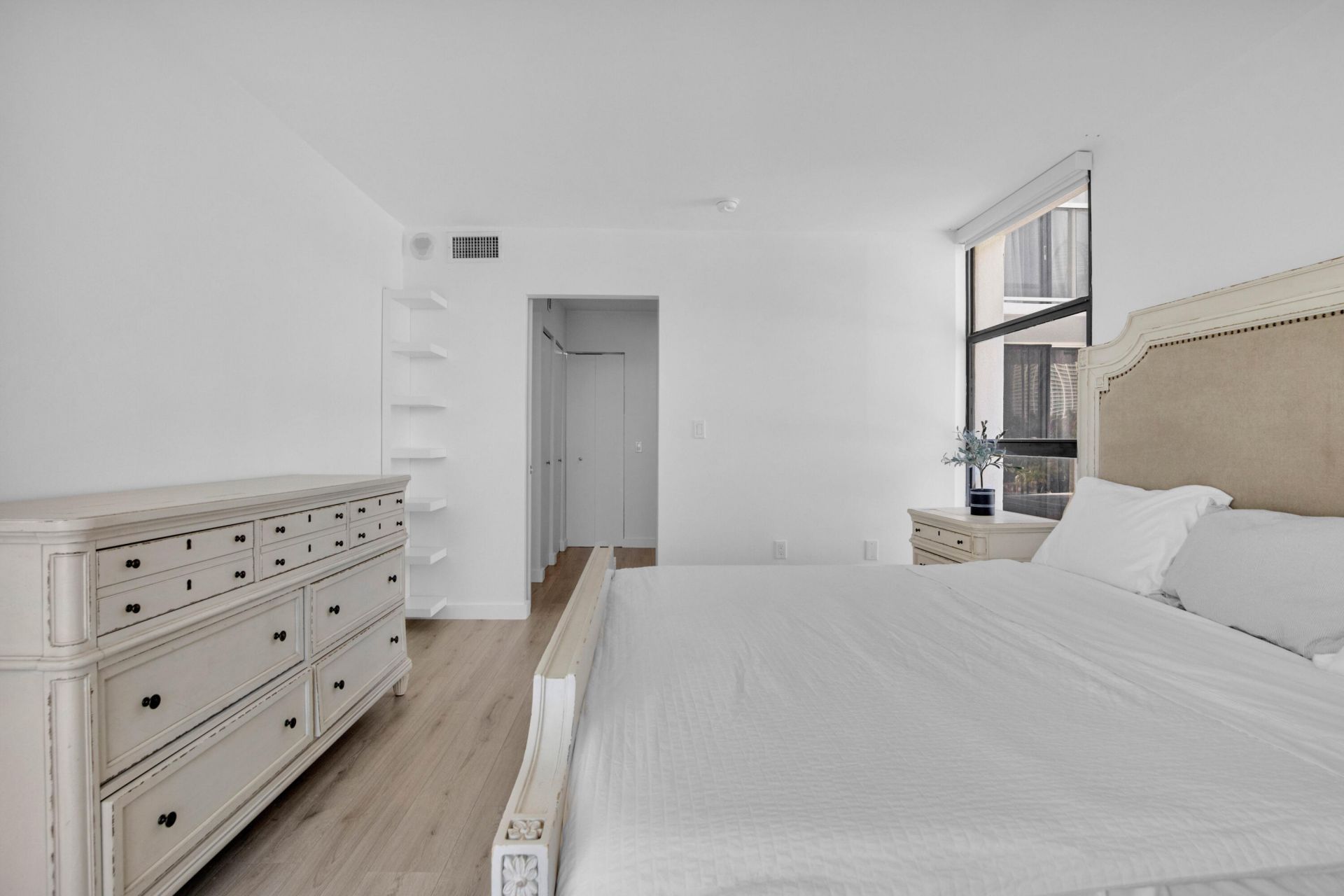 3701 N Country Club Drive, Unit 404, Aventura, FL 33180 Photo