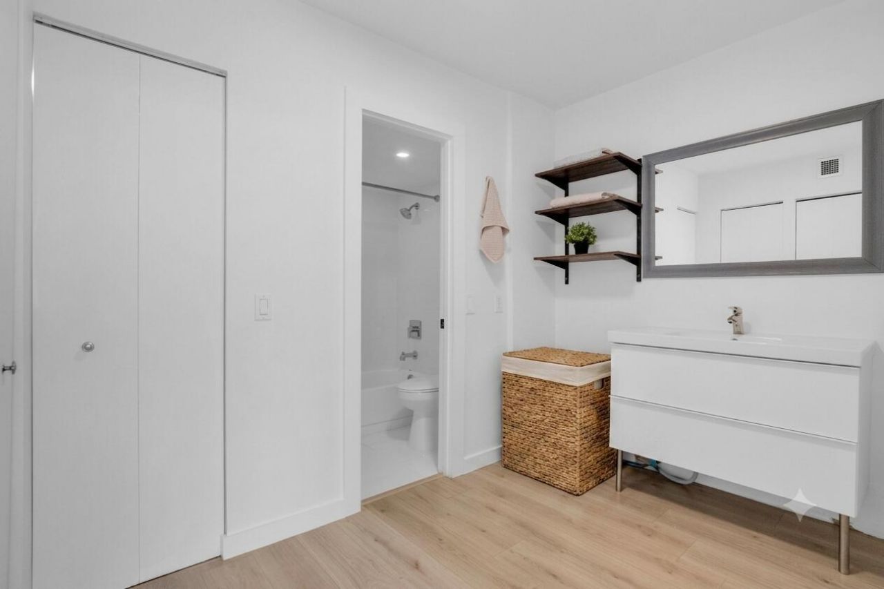 3701 N Country Club Drive, Unit 404, Aventura, FL 33180 Photo