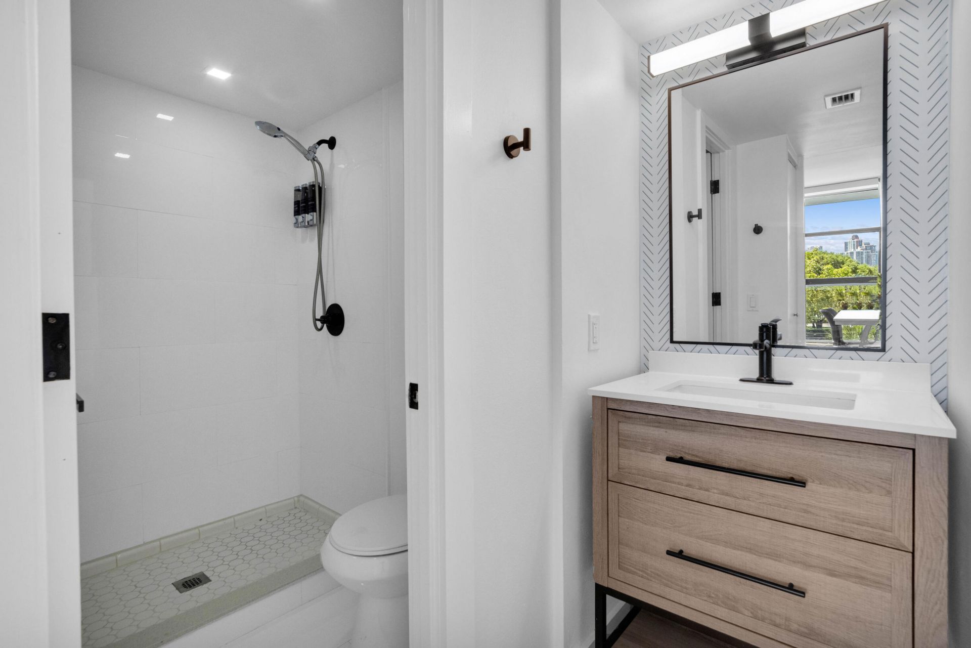3701 N Country Club Drive, Unit 404, Aventura, FL 33180 Photo