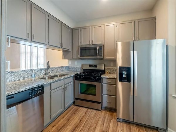 145 Victoria Way , Roswell, GA 30075