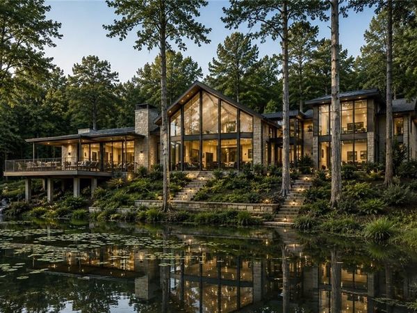 2518 W Wesley Road NW, Atlanta, GA 30327