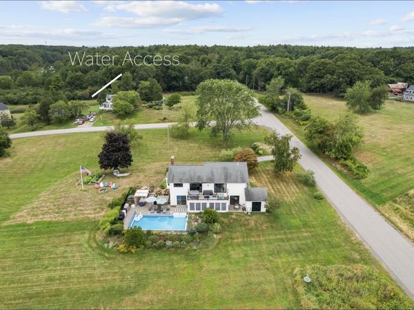 2 moody point Drive, Newmarket, NH 03857