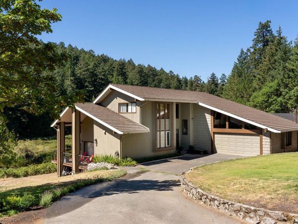 5320 Old West Saanich Rd , Saanich, BC V9E 2A9