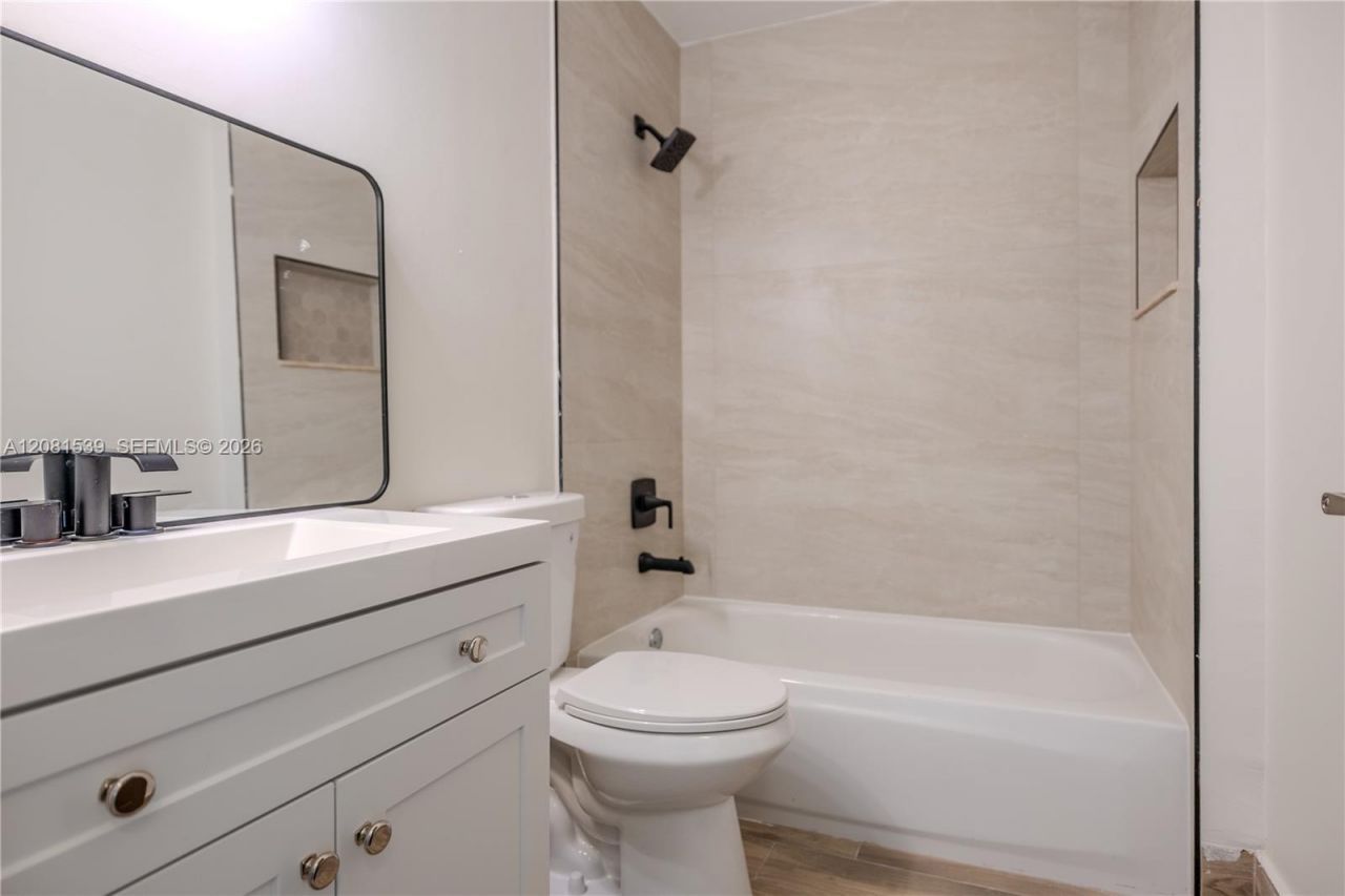 12527 NW 11th Ln , Unit 204, Miami, FL 33182 Photo