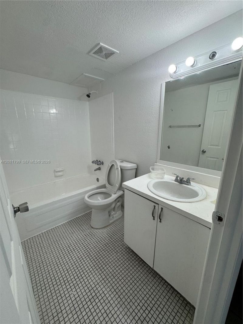 5755 W 20th Ave, Unit 201, Hialeah, FL 33012 Photo