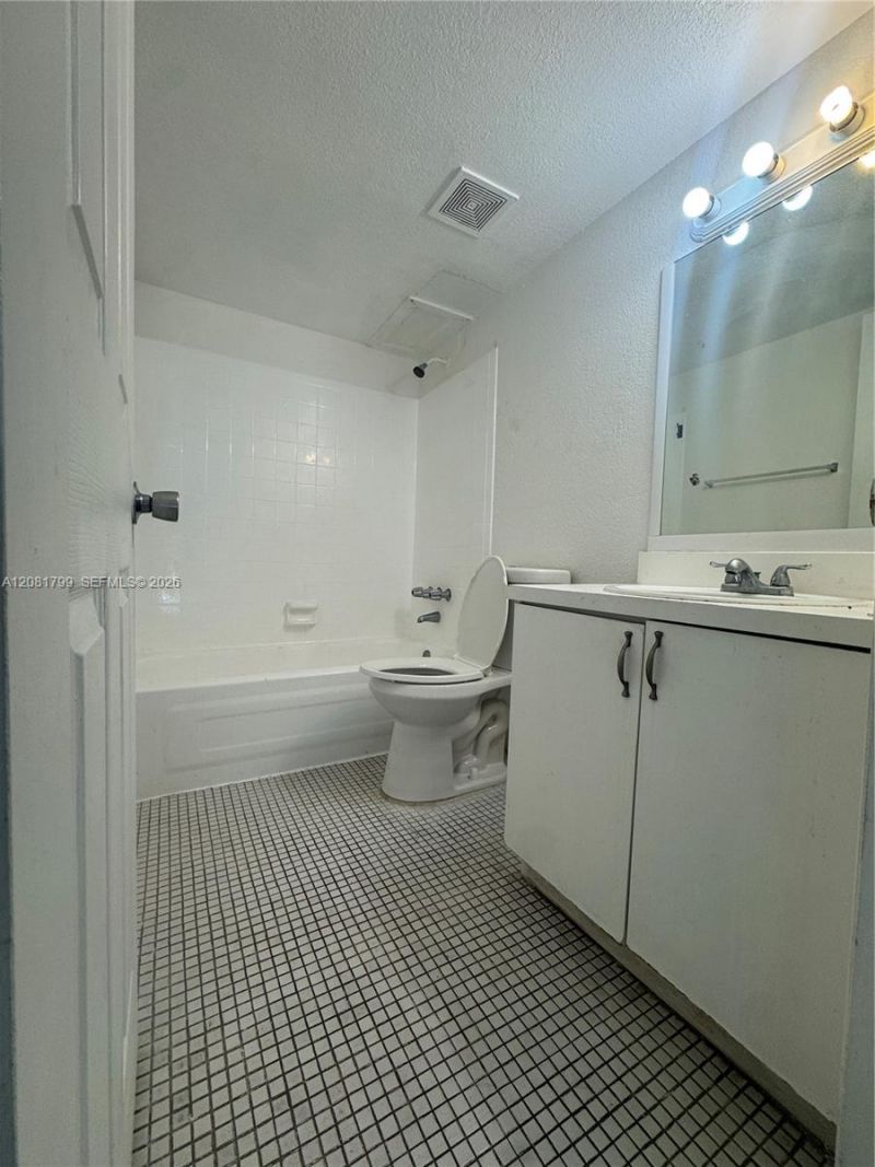 5755 W 20th Ave, Unit 201, Hialeah, FL 33012 Photo