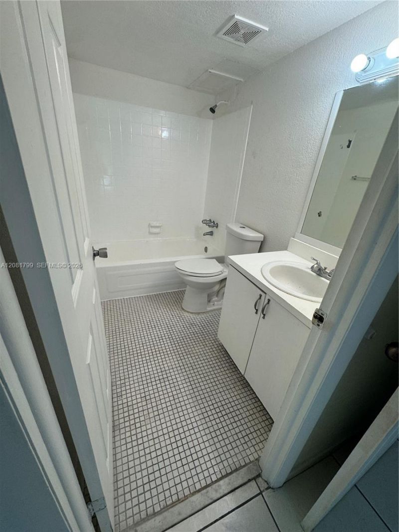 5755 W 20th Ave, Unit 201, Hialeah, FL 33012 Photo