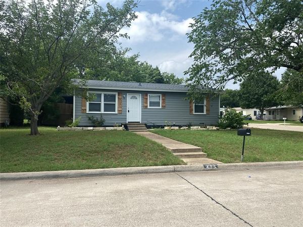425 Wanda Way, Hurst, TX 76053