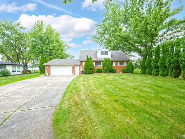 2080 N Channel Drive , Clay Township, Mi 48028