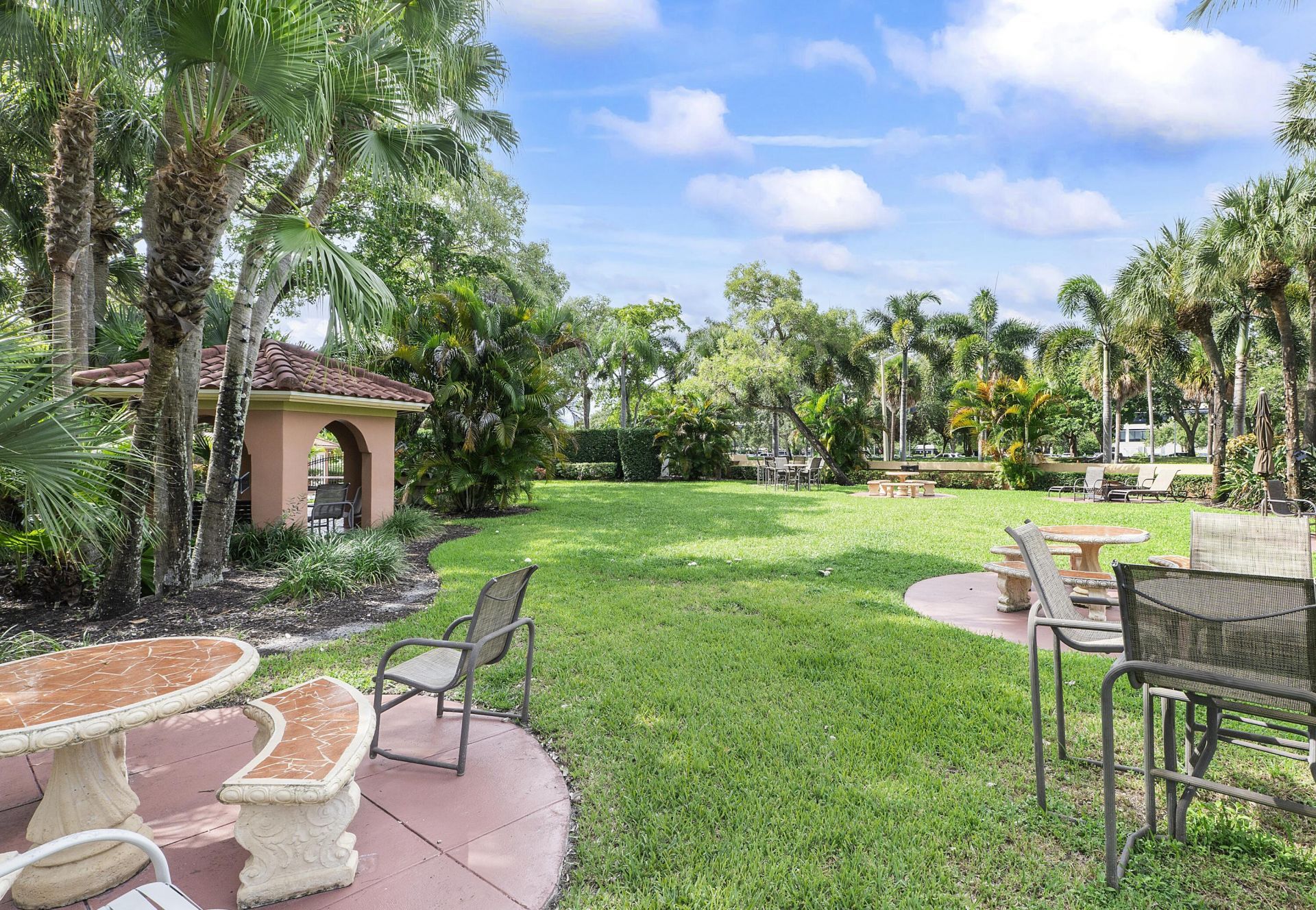 800 Uno Lago Drive, Unit 204, Juno Beach, FL 33408 Photo