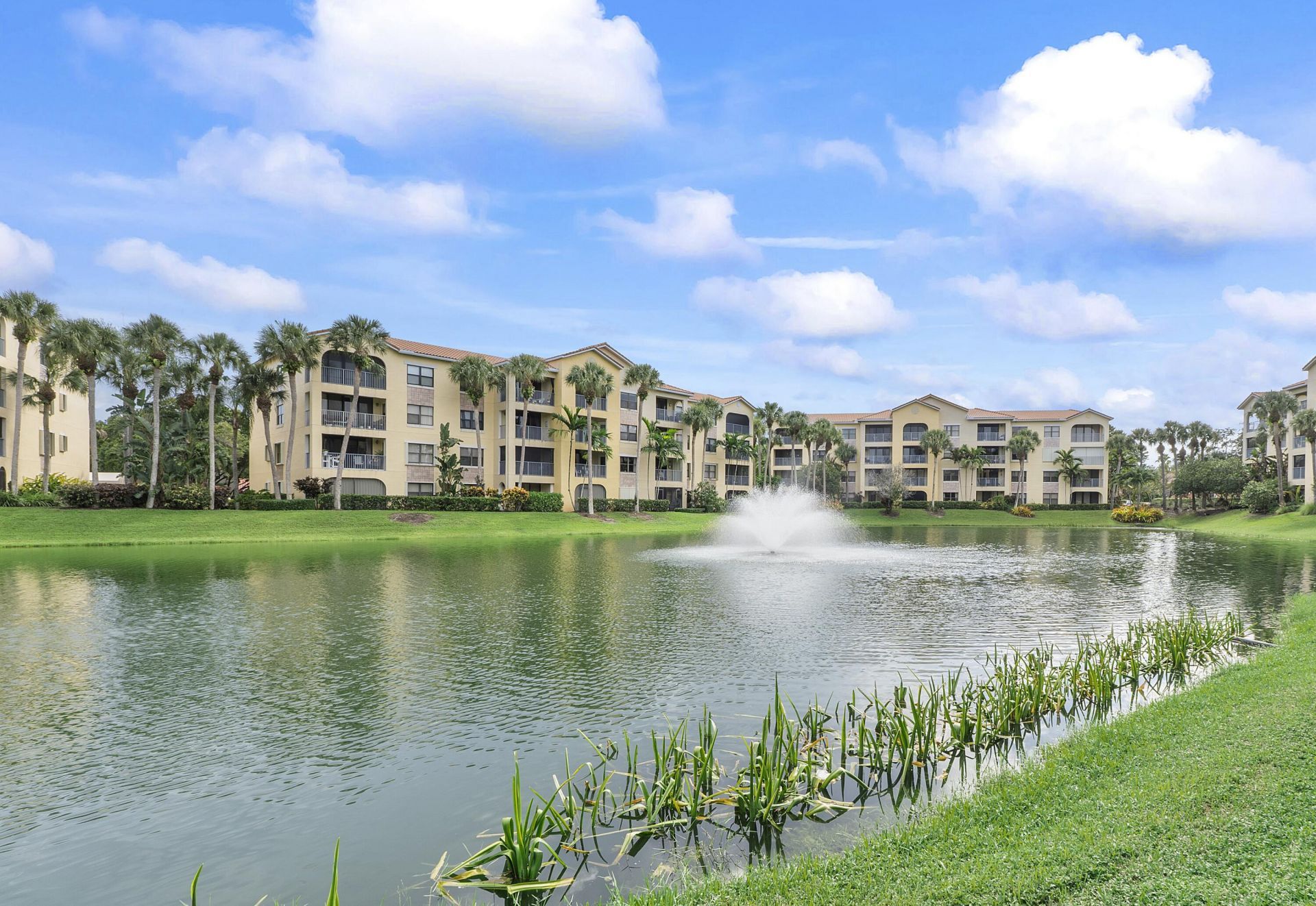 800 Uno Lago Drive, Unit 204, Juno Beach, FL 33408 Photo