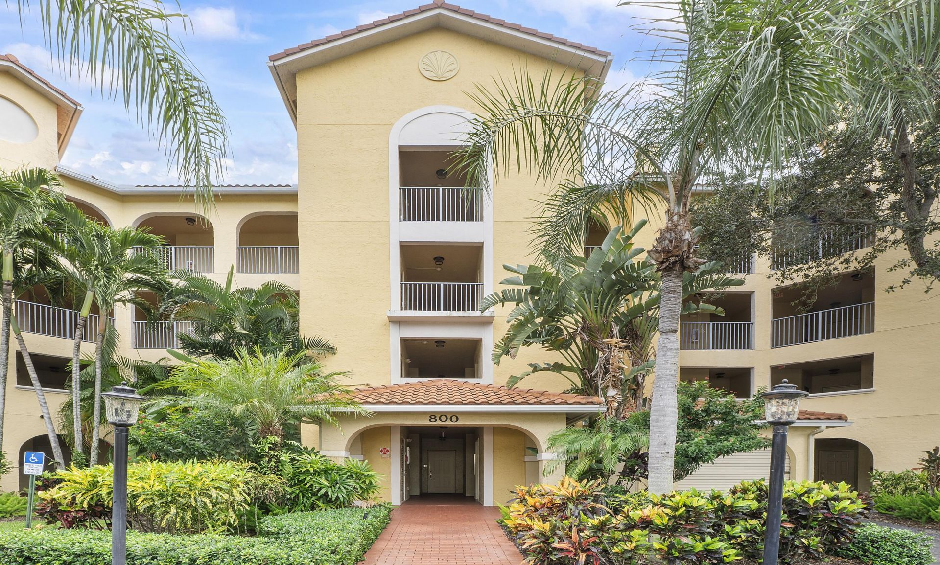 800 Uno Lago Drive, Unit 204, Juno Beach, FL 33408 Photo