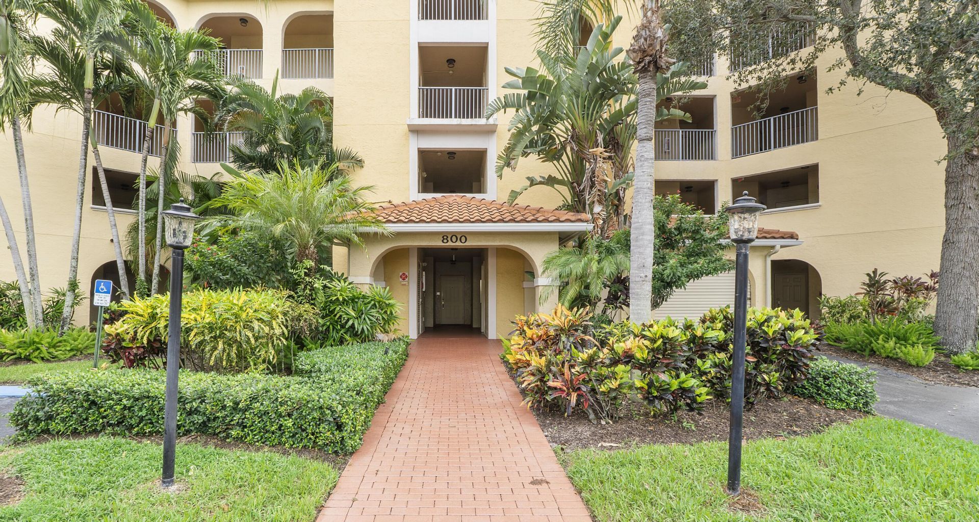 800 Uno Lago Drive, Unit 204, Juno Beach, FL 33408 Photo