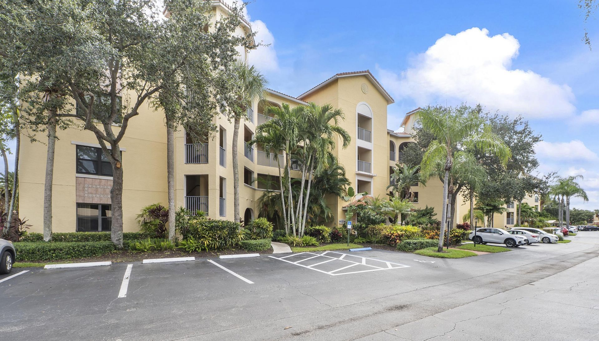 800 Uno Lago Drive, Unit 204, Juno Beach, FL 33408 Photo