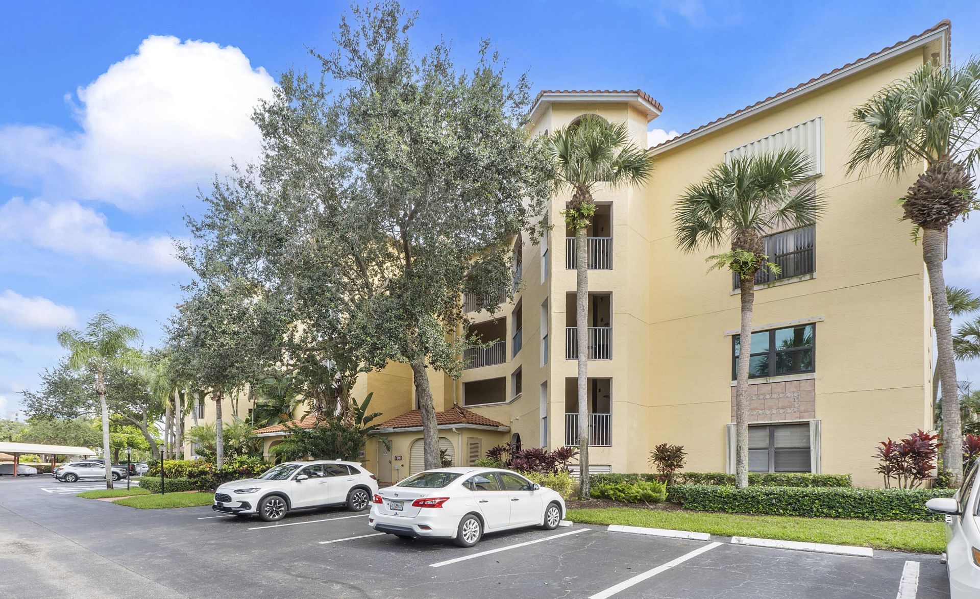 800 Uno Lago Drive, Unit 204, Juno Beach, FL 33408 Photo
