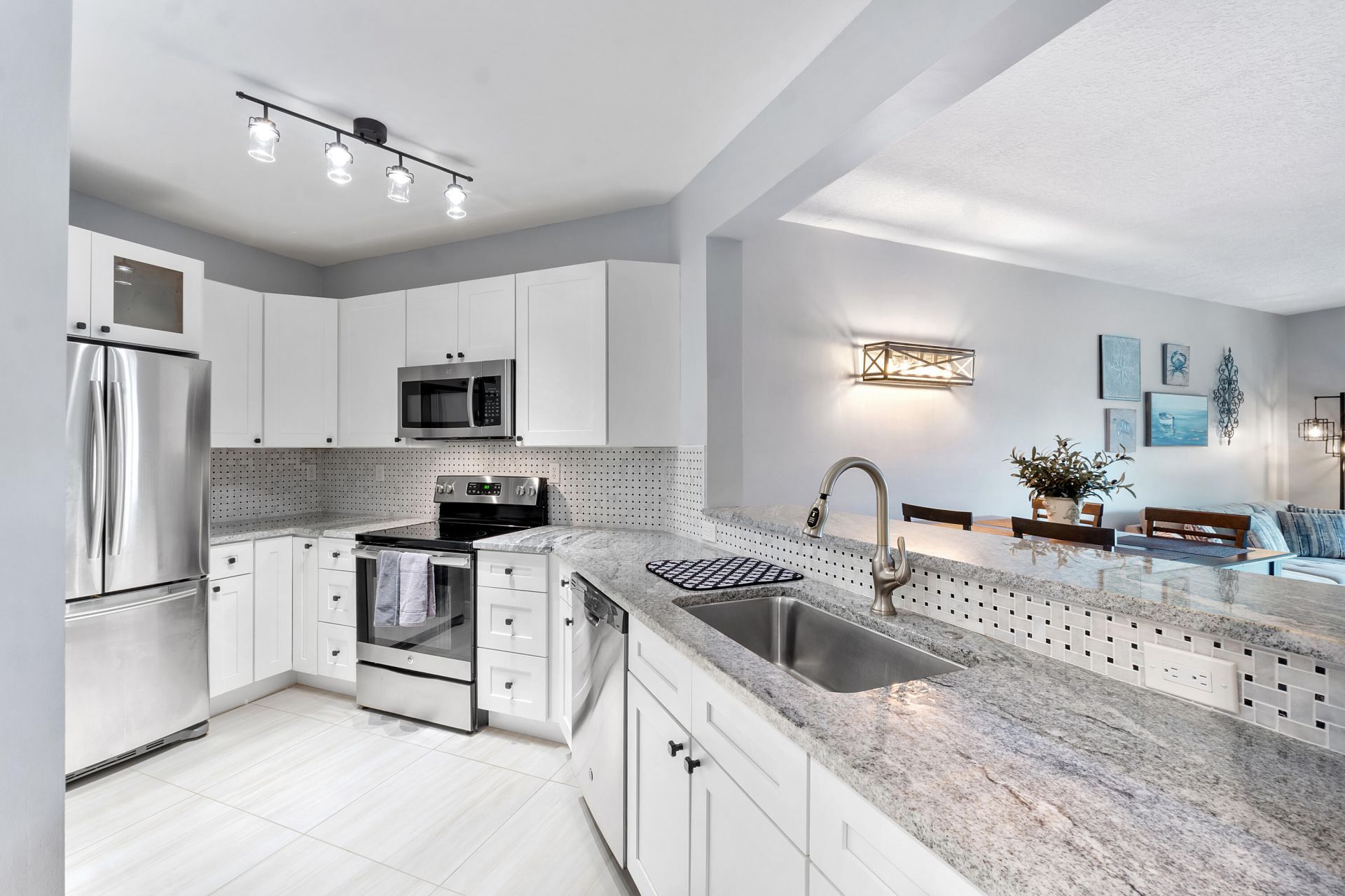 800 Uno Lago Drive, Unit 204, Juno Beach, FL 33408 Photo