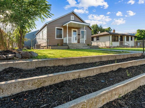 722 3rd St, Clarkston, WA 99403