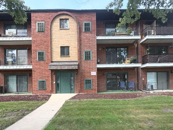 7006 W 98th Street, Unit 1B, Chicago Ridge, IL 60415