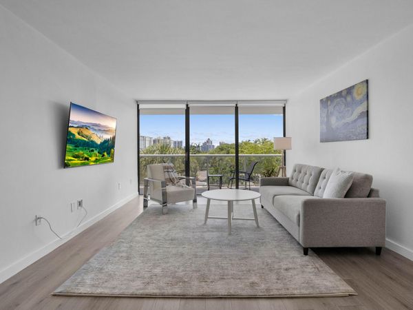 3701 N COUNTRY CLUB Drive, Unit 404, Aventura, FL 33180