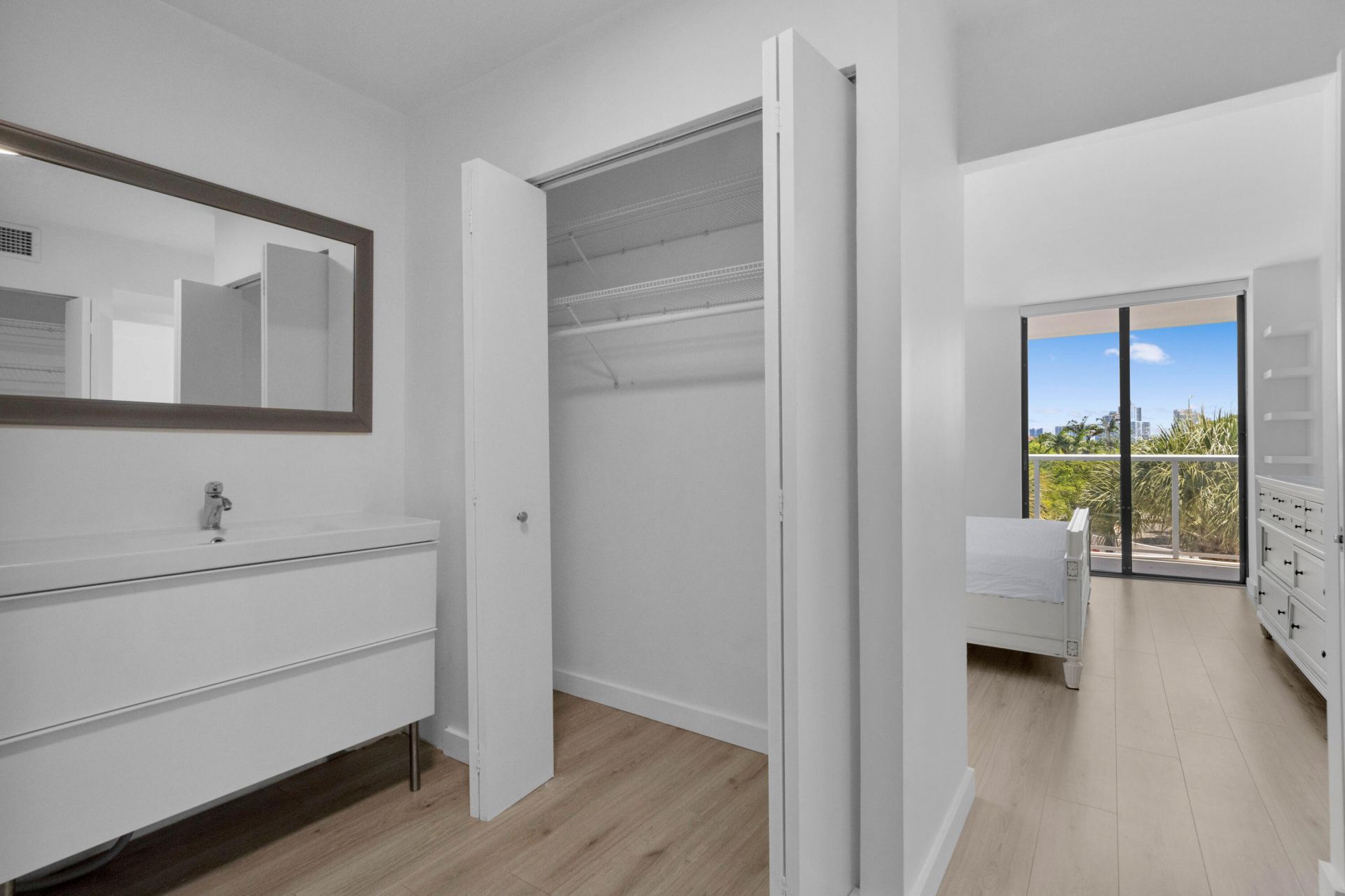 3701 N Country Club Drive, Unit 404, Aventura, FL 33180 Photo