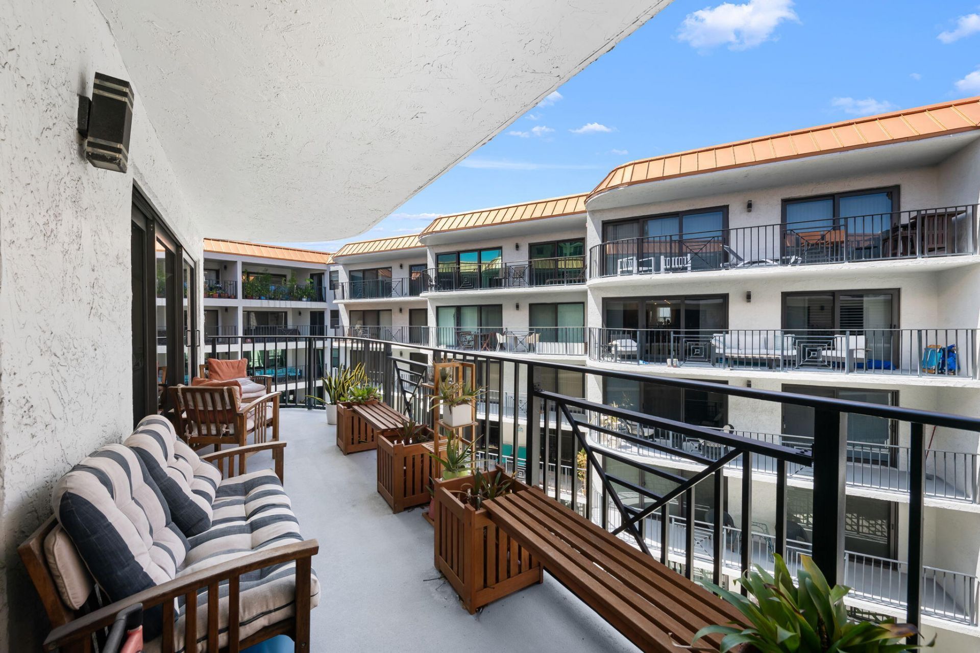 2029 N Ocean Boulevard, Unit 403, Fort Lauderdale, FL 33305 Photo