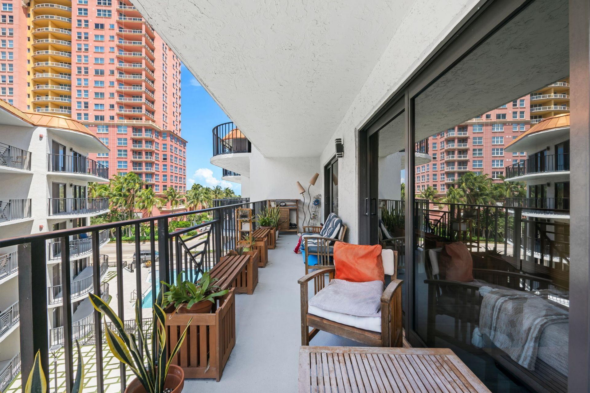 2029 N Ocean Boulevard, Unit 403, Fort Lauderdale, FL 33305 Photo