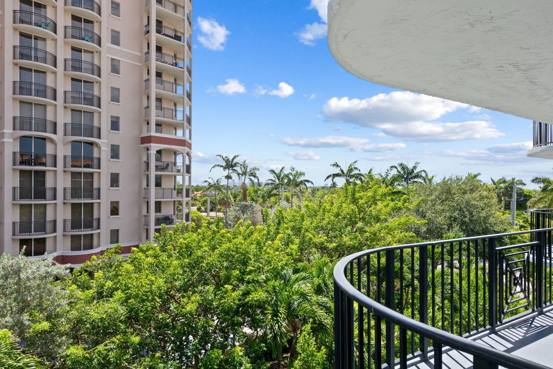 2029 N Ocean Boulevard, Unit 403, Fort Lauderdale, FL 33305 Photo