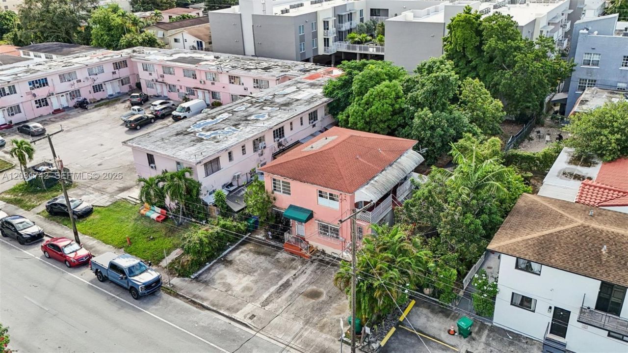 984 SW 6th St , Miami, FL 33130 Photo