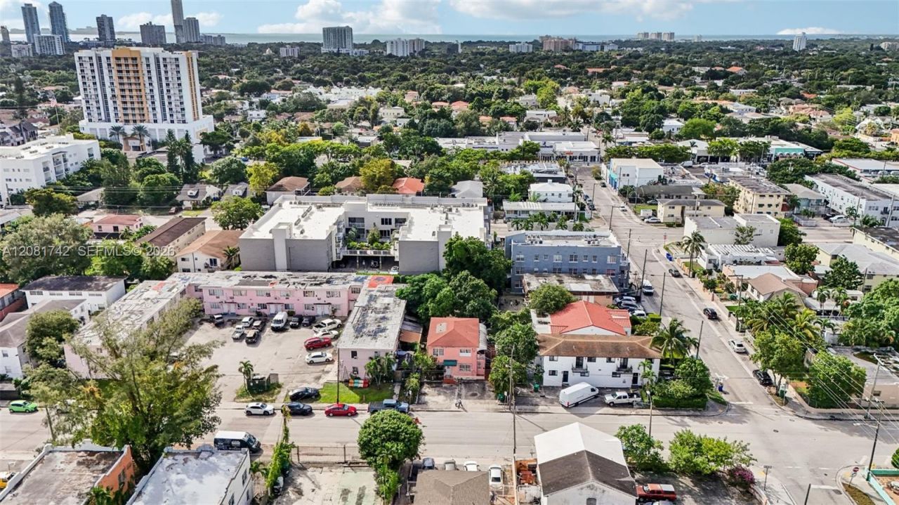 984 SW 6th St , Miami, FL 33130 Photo