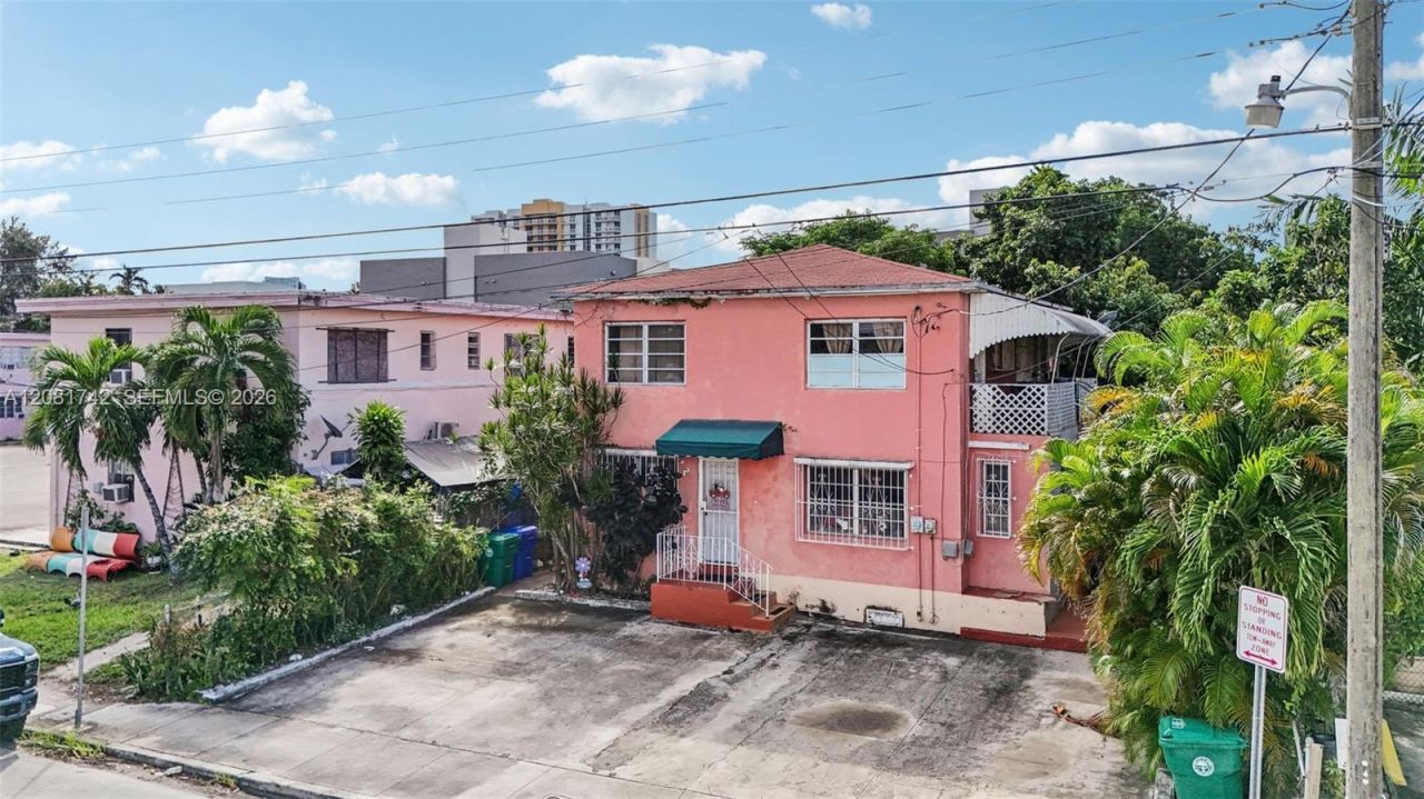 984 SW 6th St , Miami, FL 33130 Photo