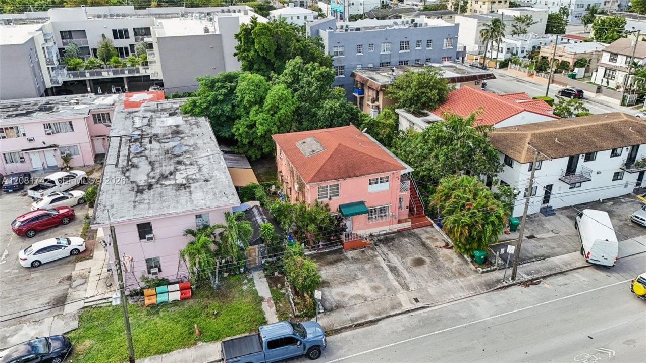 984 SW 6th St , Miami, FL 33130 Photo
