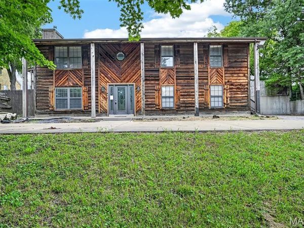 10755 Kennerly Road , Sunset Hills, MO 63128