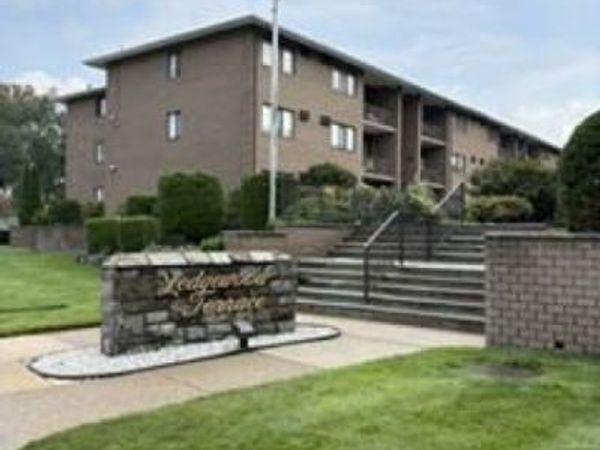 460 Liberty St, Little Ferry, NJ 07643