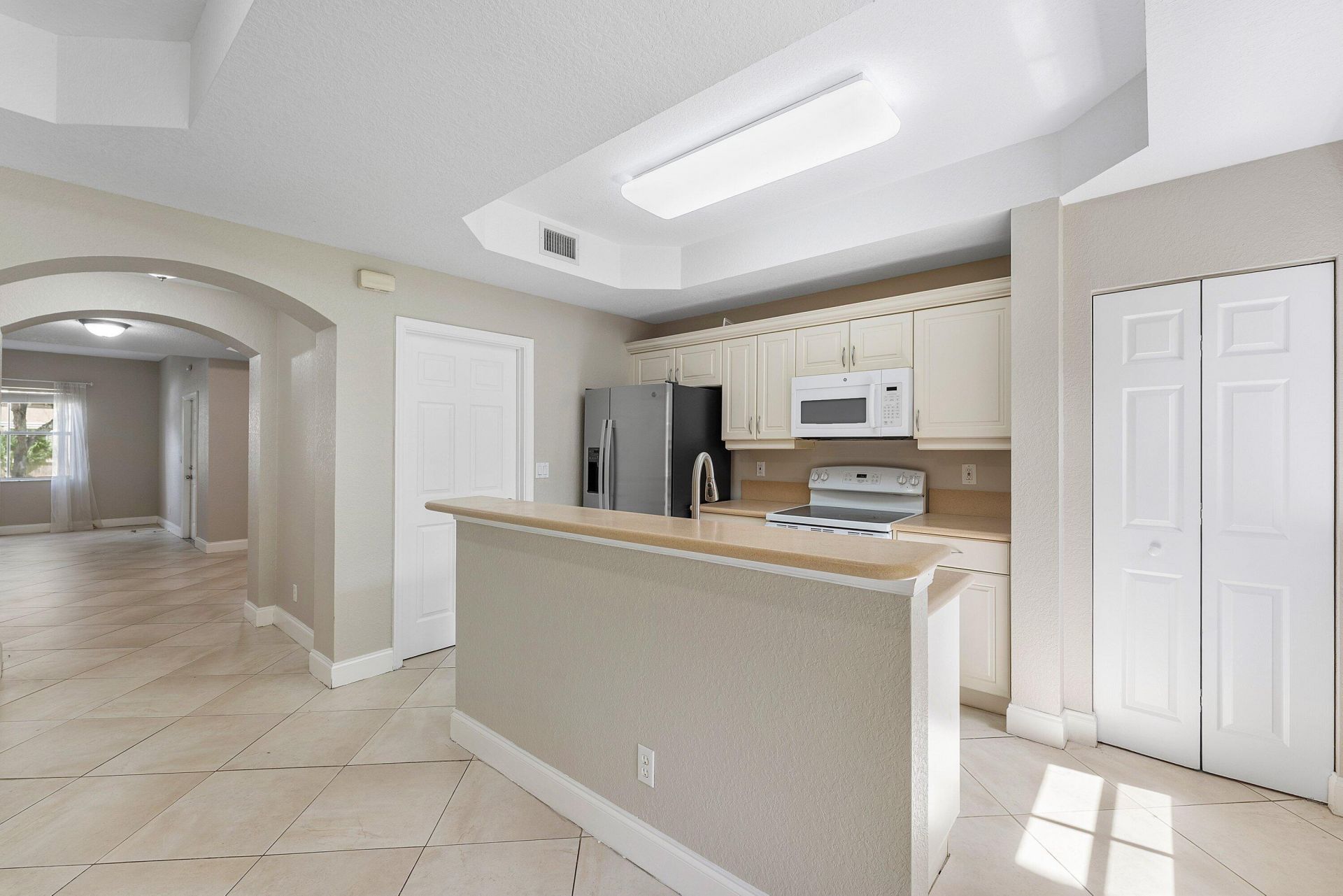 2896 Hidden Hills Road, Unit 1002, West Palm Beach, FL 33411 Photo