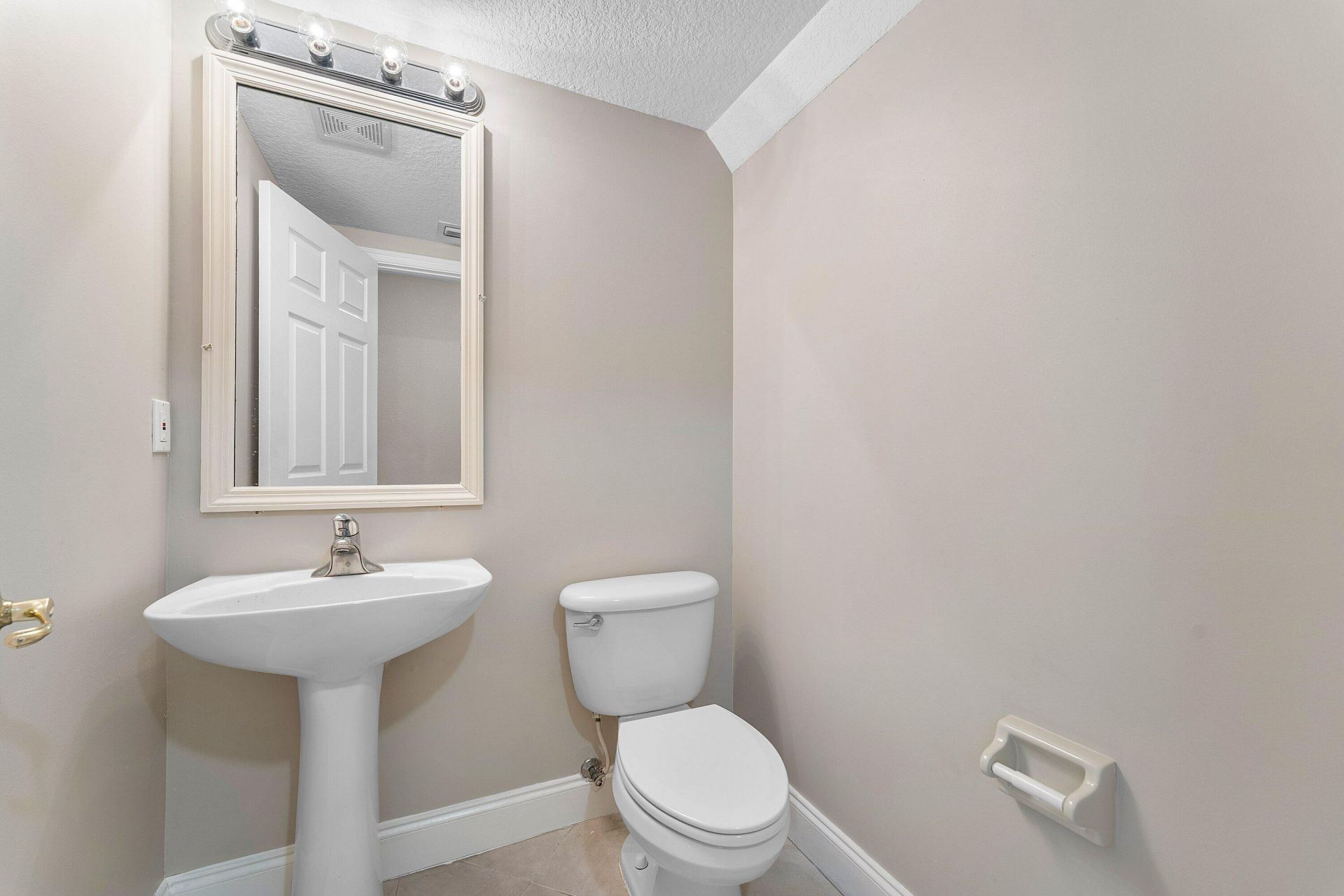 2896 Hidden Hills Road, Unit 1002, West Palm Beach, FL 33411 Photo