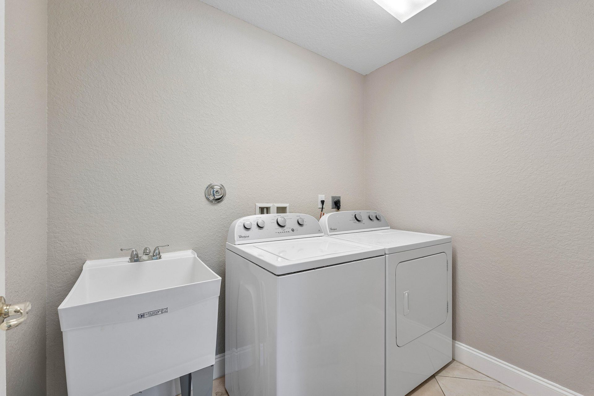 2896 Hidden Hills Road, Unit 1002, West Palm Beach, FL 33411 Photo