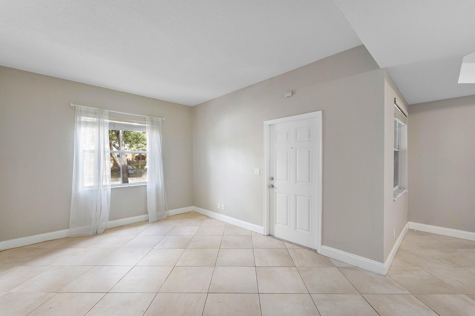 2896 Hidden Hills Road, Unit 1002, West Palm Beach, FL 33411 Photo
