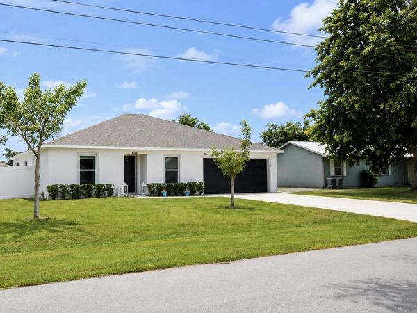 1921 SE JOYNER Circle, Port St. Lucie, FL 34952