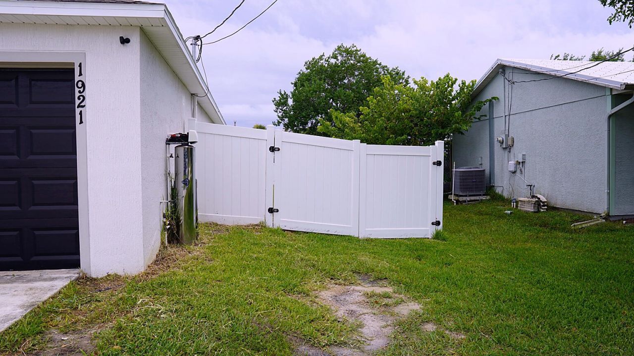 1921 SE Joyner Circle, Port Saint Lucie, FL 34952 Photo
