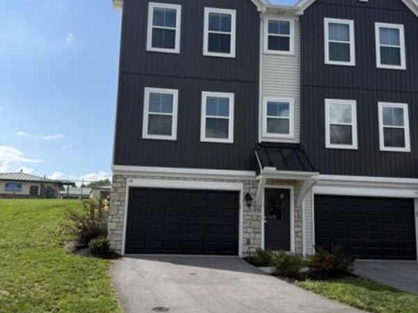 10 MORGAN CIRCLE, CARLISLE, PA 17013