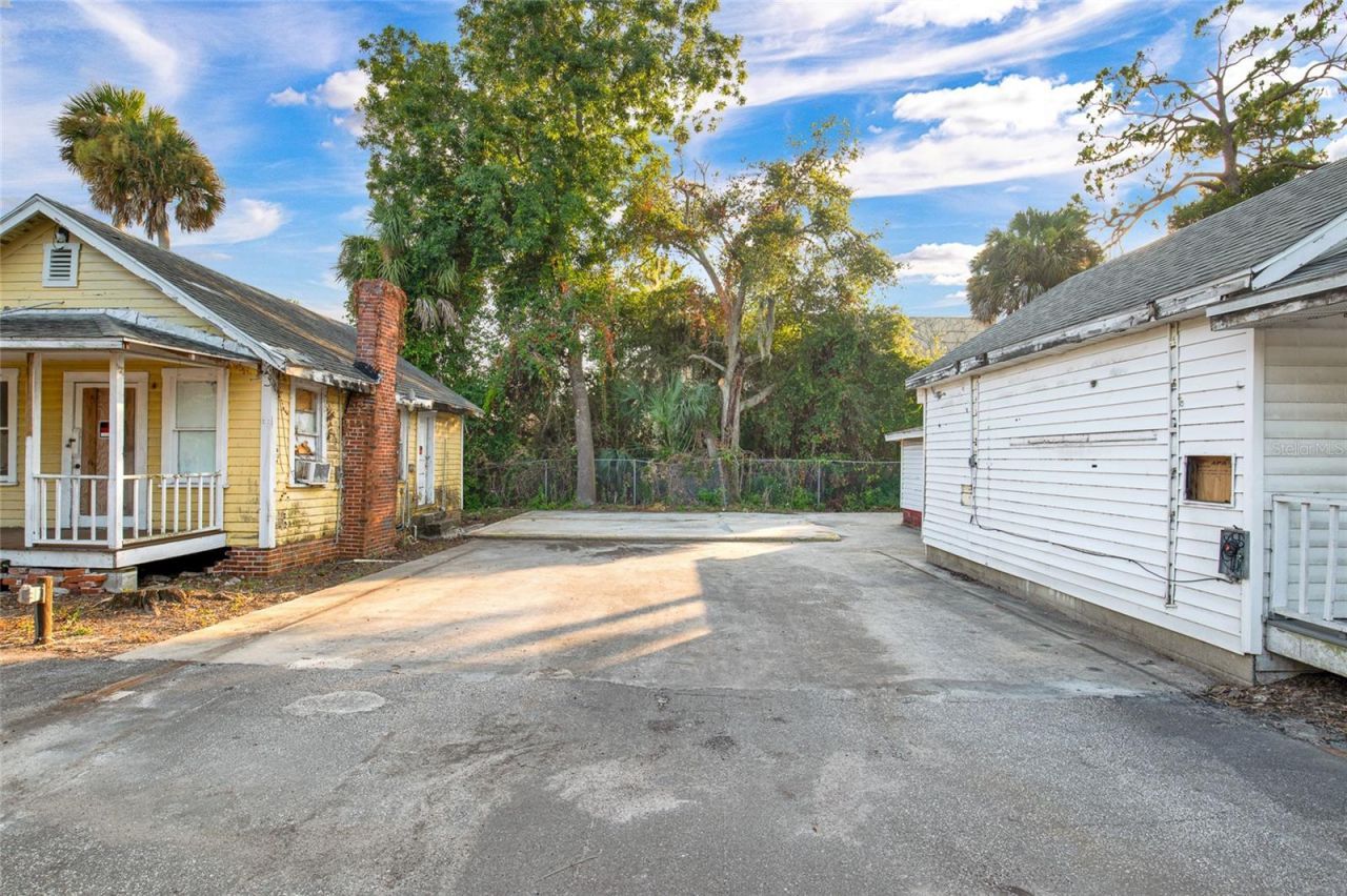 1042 N Dixie Freeway , New Smyrna Beach, FL 32168 Photo