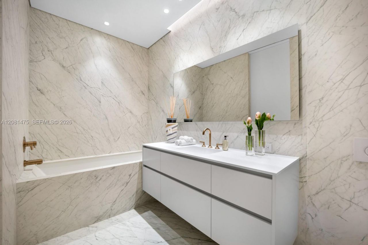 10203 Collins Ave, Unit LPH 2701, Bal Harbour, FL 33154 Photo
