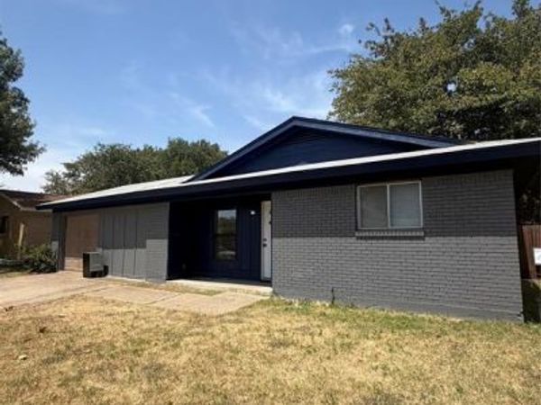 1621 Gill Street, Blue Mound, TX 76131