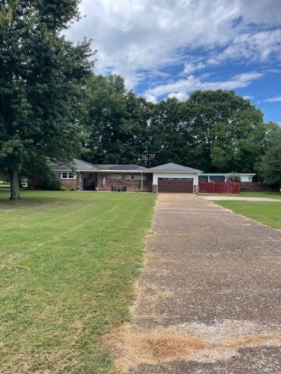 111 Grandview Dr Lawrenceburg, TN 38464