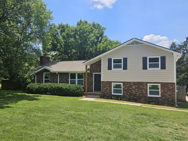 258 Indian Lake Rd , Hendersonville, TN 37075