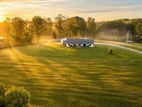 1043 Murphy Hollow Road , Vanleer, TN 37181