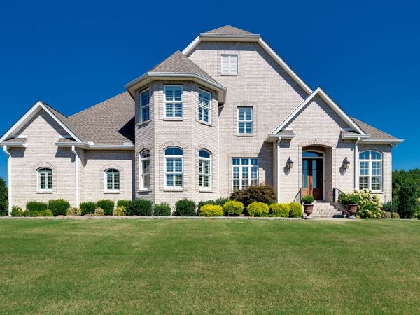 522 Country Club Dr , Dickson, TN 37055