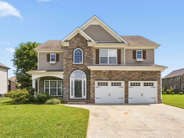 1093 Willow Cir, Clarksville, TN 37043