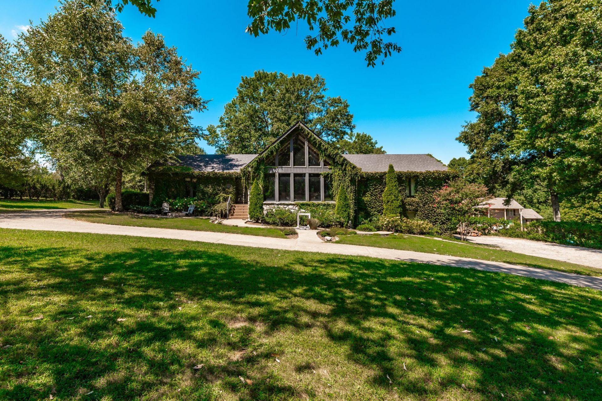 559 Forest Retreat Rd, Hendersonville, TN 37075 Main Photo