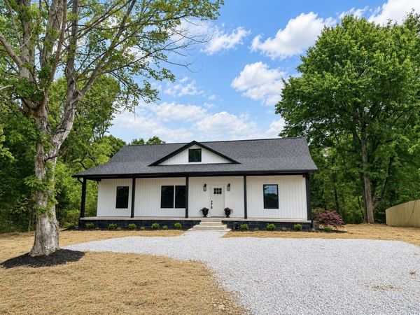 1239 N Main St N, Tennessee Ridge, TN 37178